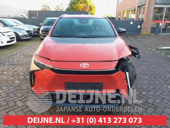 Używane Maska Toyota bZ4X 71 kWh Cena € 650,00 Procedura marży oferowane przez V.Deijne Jap.Auto-onderdelen BV