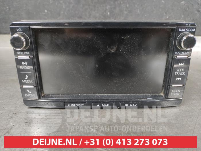 Używane Radio Mitsubishi Outlander (GF/GG) 2.0 16V PHEV 4x4 Cena na żądanie oferowane przez V.Deijne Jap.Auto-onderdelen BV