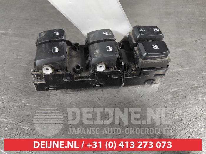 Usados Interruptor combinado de ventanillas Hyundai Kona (OS) 1.0 T-GDI 12V Precio € 75,00 Norma de margen ofrecido por V.Deijne Jap.Auto-onderdelen BV
