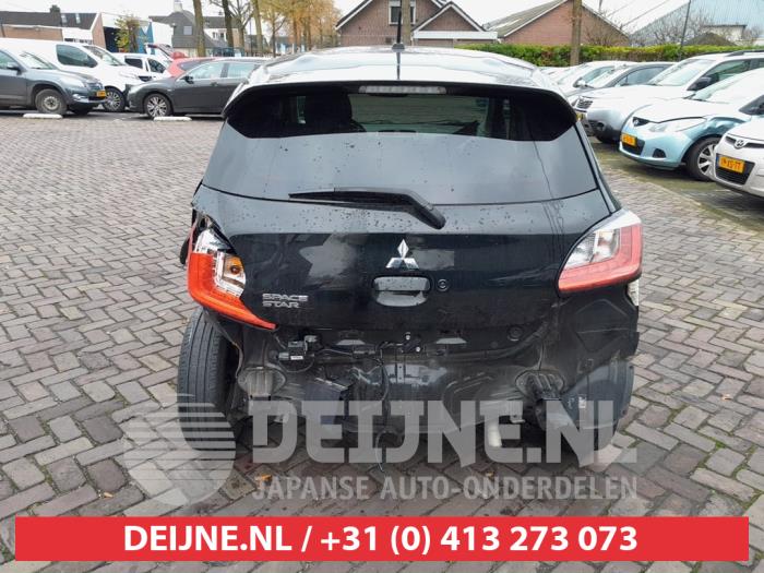 Używane Spojler Mitsubishi Space Star (A0) 1.2 12V Cena € 75,00 Procedura marży oferowane przez V.Deijne Jap.Auto-onderdelen BV