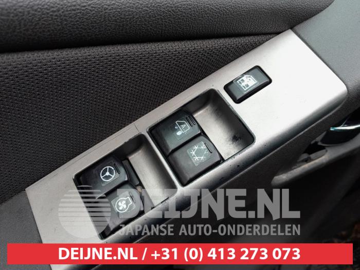 Usados Interruptor combinado de ventanillas Nissan Pathfinder (R51) 2.5 dCi 16V 4x4 Precio € 35,00 Norma de margen ofrecido por V.Deijne Jap.Auto-onderdelen BV