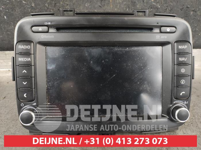 Używane Radio Kia Carens IV (RP) 2.0 GDI 16V Cena € 300,00 Procedura marży oferowane przez V.Deijne Jap.Auto-onderdelen BV