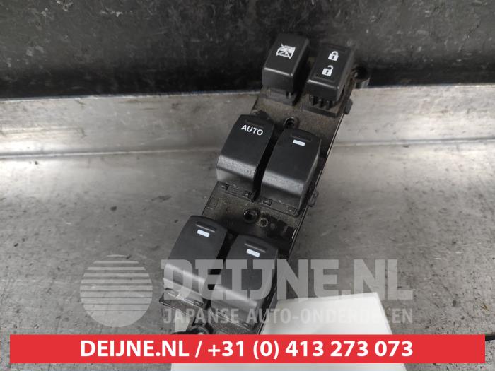 Usados Interruptor combinado de ventanillas Suzuki Vitara (LY/MY) 1.4 S Turbo 16V Precio de solicitud ofrecido por V.Deijne Jap.Auto-onderdelen BV