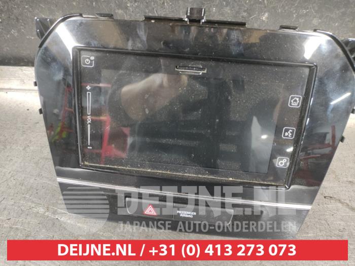 Używane Radio Suzuki Vitara (LY/MY) 1.4 S Turbo 16V Cena na żądanie oferowane przez V.Deijne Jap.Auto-onderdelen BV