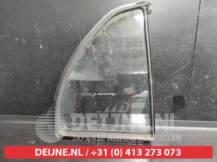 Usados Ventanilla triangular derecha detrás Toyota Yaris II (P9) 1.33 16V Dual VVT-I Precio de solicitud ofrecido por V.Deijne Jap.Auto-onderdelen BV