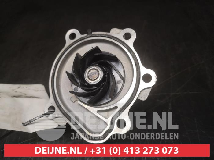 Begagnade Vattenpump Nissan Qashqai (J12) 1.5 E-Power 16V Pris på förfrågan erbjuds av V.Deijne Jap.Auto-onderdelen BV
