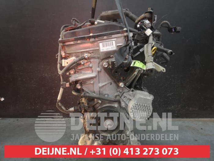 Engine from a Toyota C-HR (X1,X5) 1.8 16V Hybrid 2017