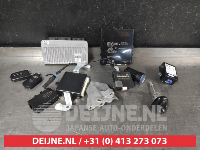 Used Engine management computer Toyota RAV4 (A4) 2.5 Hybrid 16V VVT-i 4x4 Price on request offered by V.Deijne Jap.Auto-onderdelen BV