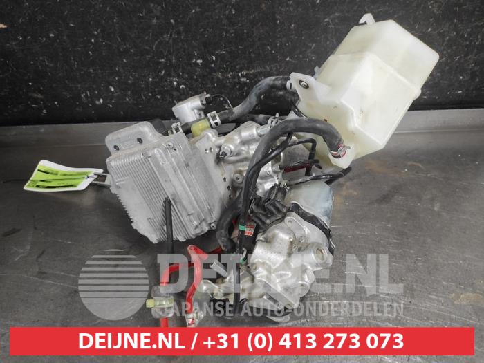 Begagnade Bromsservo Toyota RAV4 (A4) 2.5 Hybrid 16V VVT-i 4x4 Pris på förfrågan erbjuds av V.Deijne Jap.Auto-onderdelen BV