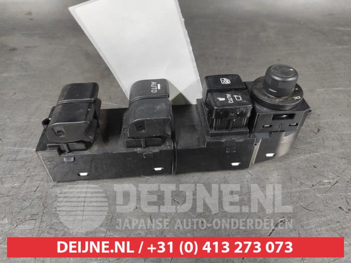 Usados Interruptor combinado de ventanillas Mazda CX-3 (DJ/DK) 2.0 SkyActiv-G 120 Precio de solicitud ofrecido por V.Deijne Jap.Auto-onderdelen BV