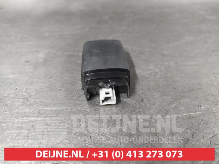 Begagnade Regnsensor Toyota Yaris IV (P21/PA1/PH1) 1.5 12V Hybrid 115 Pris på förfrågan erbjuds av V.Deijne Jap.Auto-onderdelen BV