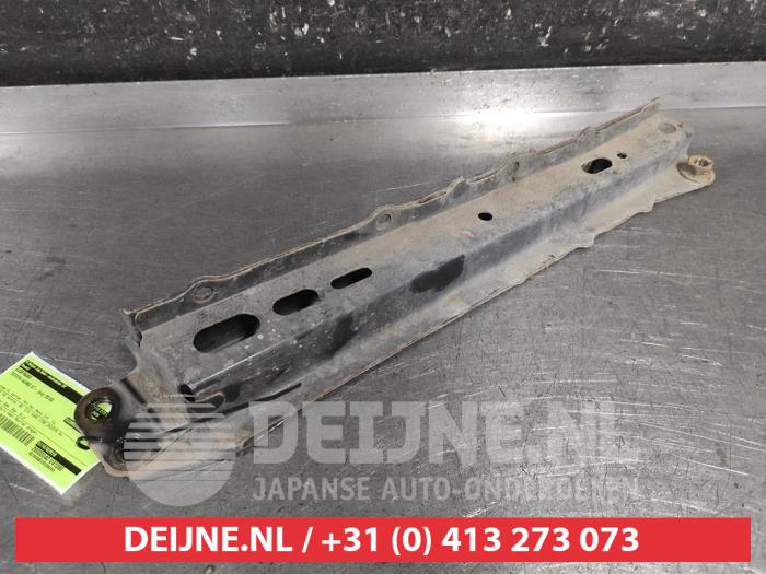 Begagnade Underram Toyota Auris (E15) 1.8 16V HSD Full Hybrid Pris på förfrågan erbjuds av V.Deijne Jap.Auto-onderdelen BV