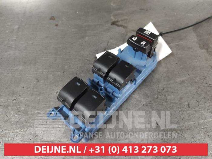 Usados Interruptor combinado de ventanillas Toyota Verso 1.8 16V VVT-i Precio de solicitud ofrecido por V.Deijne Jap.Auto-onderdelen BV