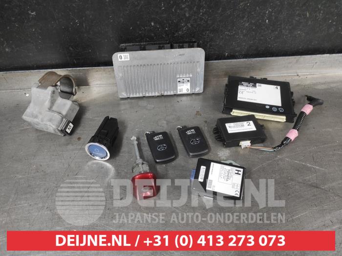 Used Engine management computer Toyota Yaris III (P13) 1.5 16V Hybrid Price € 100,00 Margin scheme offered by V.Deijne Jap.Auto-onderdelen BV
