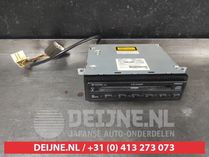 Używane Zmieniarka CD Toyota Corolla (E12) 1.6 16V VVT-i Cena na żądanie oferowane przez V.Deijne Jap.Auto-onderdelen BV