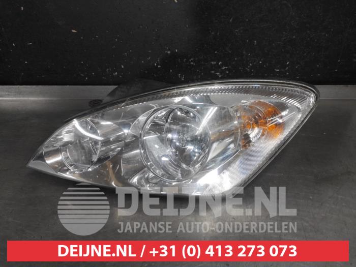 Używane Reflektor lewy Kia Cee'd (EDB5) 1.6 CVVT 16V Cena € 50,00 Procedura marży oferowane przez V.Deijne Jap.Auto-onderdelen BV