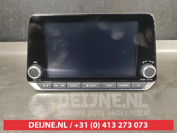 Używane Radio Nissan Juke (F16) 1.0 DIG-T 117 12V Cena na żądanie oferowane przez V.Deijne Jap.Auto-onderdelen BV