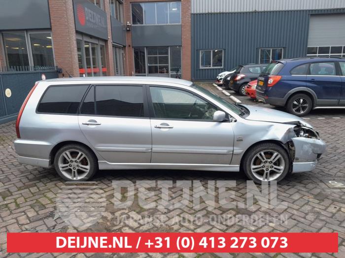 Usados Ventanilla triangular derecha detrás Mitsubishi Lancer Wagon (CS/CT) 2.0 16V Precio de solicitud ofrecido por V.Deijne Jap.Auto-onderdelen BV