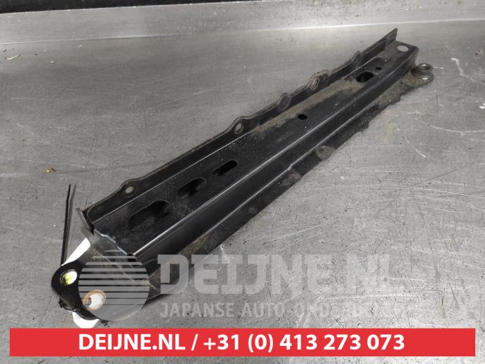 Begagnade Underram Toyota Prius (ZVW3) 1.8 16V Pris på förfrågan erbjuds av V.Deijne Jap.Auto-onderdelen BV