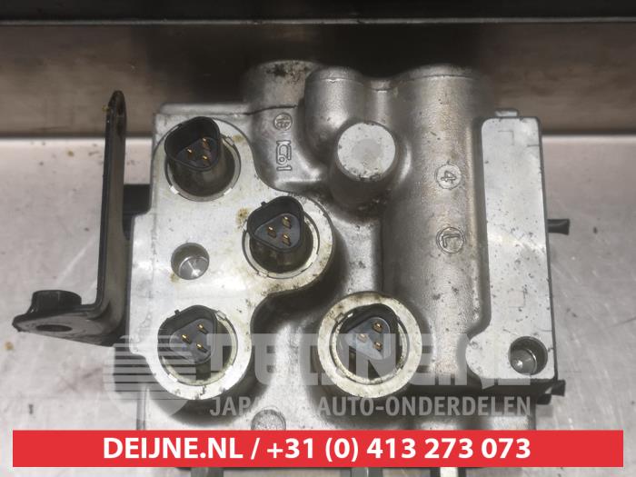 Usagé Bloc ABS Toyota Prius (NHW11L) 1.5 16V Prix € 50,00 Règlement à la marge proposé par V.Deijne Jap.Auto-onderdelen BV