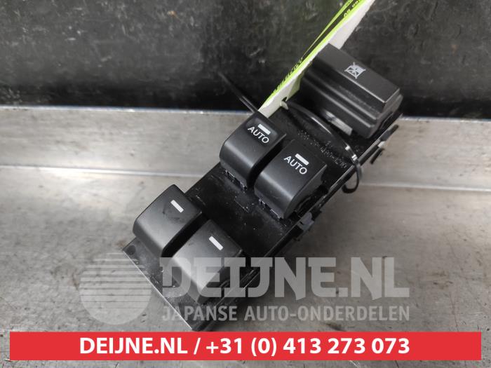 Usados Interruptor combinado de ventanillas Kia Venga 1.4 CVVT 16V Precio € 75,00 Norma de margen ofrecido por V.Deijne Jap.Auto-onderdelen BV