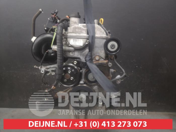 Motor van een Toyota Yaris II (P9) 1.3 16V VVT-i 2008