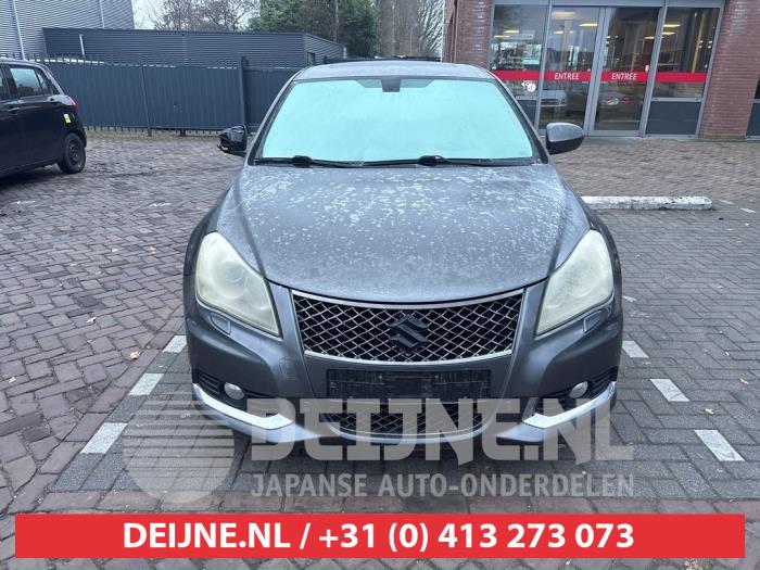 Używane Maska Suzuki Kizashi (FRE/FRF) 2.4 16V 4x4 Cena € 250,00 Procedura marży oferowane przez V.Deijne Jap.Auto-onderdelen BV
