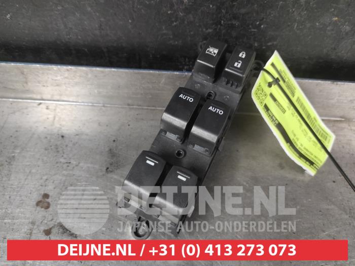 Usados Interruptor combinado de ventanillas Suzuki Kizashi (FRE/FRF) 2.4 16V 4x4 Precio de solicitud ofrecido por V.Deijne Jap.Auto-onderdelen BV