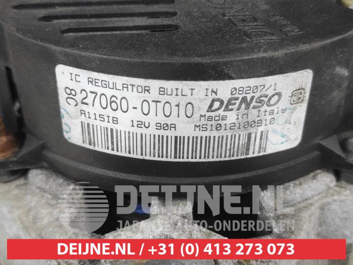 Dynamo van een Toyota Auris (E15) 1.6 Dual VVT-i 16V 2007