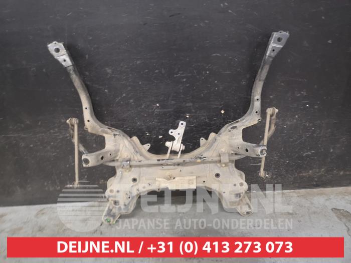 Begagnade Underram Toyota Yaris IV (P21/PA1/PH1) 1.5 12V Hybrid 115 Pris på förfrågan erbjuds av V.Deijne Jap.Auto-onderdelen BV