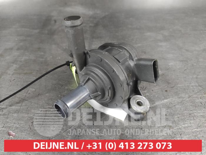 Begagnade Extra vattenpump Toyota Yaris Cross (PB1/PJ1) 1.5 12V Hybrid 115 Pris på förfrågan erbjuds av V.Deijne Jap.Auto-onderdelen BV