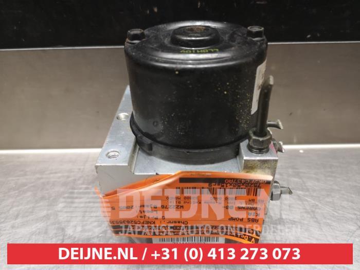 Usagé Bloc ABS Kia Carens II (FJ) 2.0i CVVT 16V Prix € 75,00 Règlement à la marge proposé par V.Deijne Jap.Auto-onderdelen BV