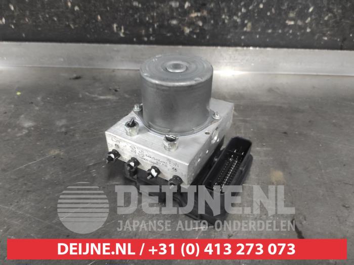 Usagé Bloc ABS Toyota Corolla Touring Sport (E21/EH1) 1.8 16V Hybrid 140 Prix sur demande proposé par V.Deijne Jap.Auto-onderdelen BV