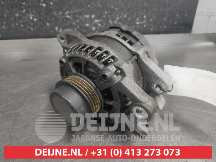 Begagnade Dynamo Toyota Yaris III (P13) 1.33 16V Dual VVT-I Pris på förfrågan erbjuds av V.Deijne Jap.Auto-onderdelen BV