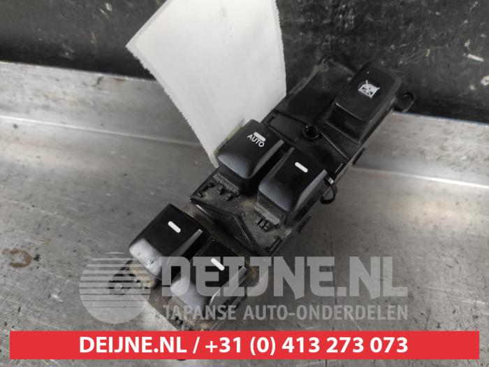 Usados Interruptor combinado de ventanillas Kia Rio III (UB) 1.2 CVVT 16V Precio de solicitud ofrecido por V.Deijne Jap.Auto-onderdelen BV