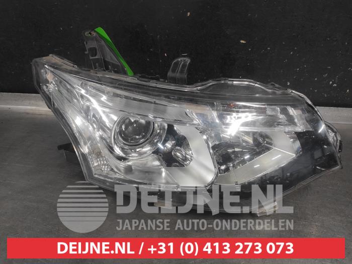 Używane Reflektor prawy Mitsubishi Outlander (GF/GG) 2.0 16V PHEV 4x4 Cena € 350,00 Procedura marży oferowane przez V.Deijne Jap.Auto-onderdelen BV