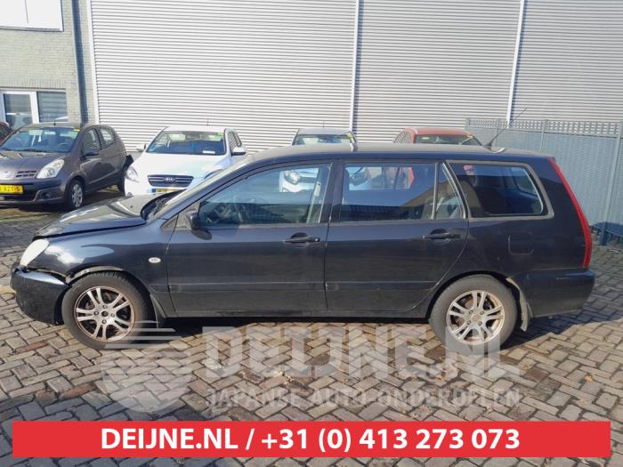Usados Ventanilla triangular izquierda detrás Mitsubishi Lancer Wagon (CS/CT) 1.6 16V Precio de solicitud ofrecido por V.Deijne Jap.Auto-onderdelen BV