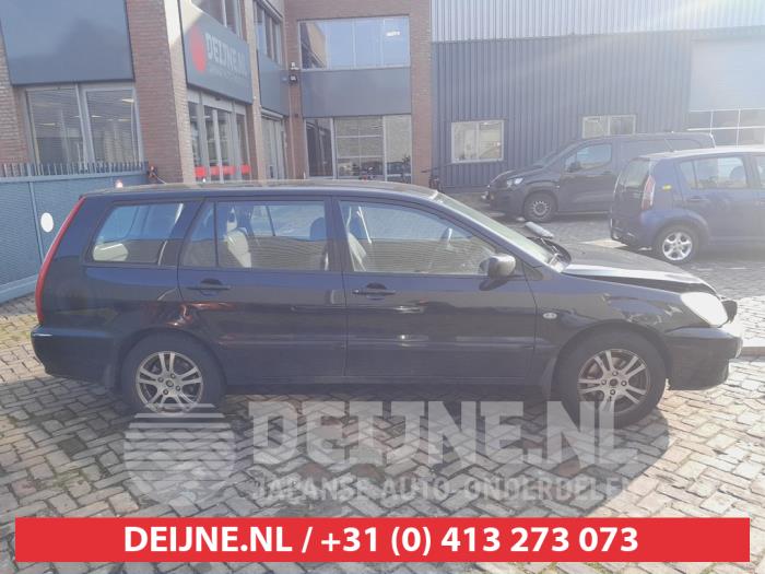 Usados Ventanilla triangular derecha detrás Mitsubishi Lancer Wagon (CS/CT) 1.6 16V Precio de solicitud ofrecido por V.Deijne Jap.Auto-onderdelen BV
