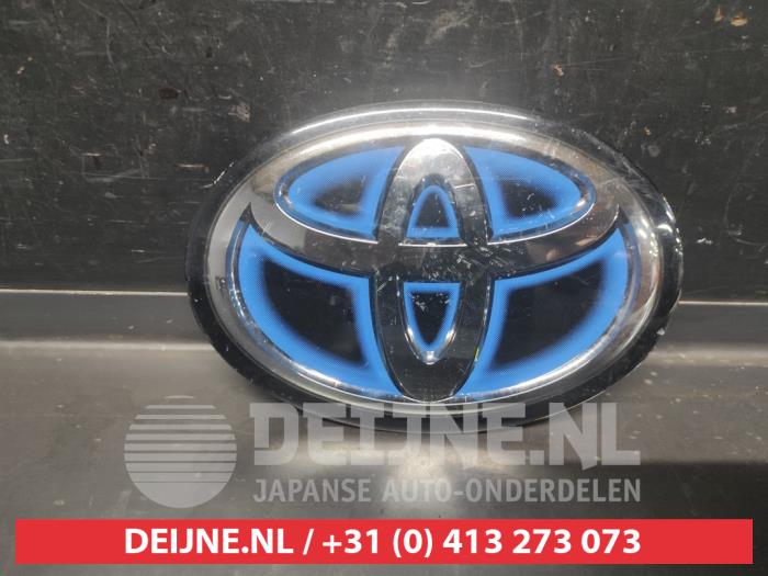 Gebrauchte Emblem Toyota RAV4 (A5) 2.5 Hybrid 16V Preis auf Anfrage angeboten von V.Deijne Jap.Auto-onderdelen BV