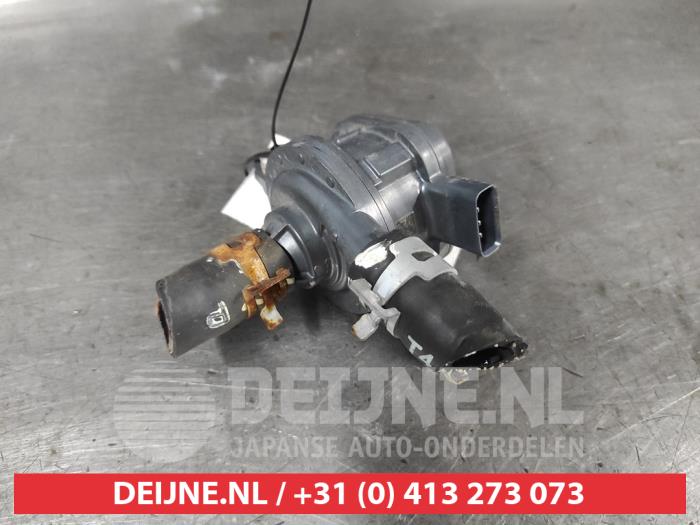 Begagnade Extra vattenpump Toyota Auris Touring Sports (E18) 1.2 T 16V Pris på förfrågan erbjuds av V.Deijne Jap.Auto-onderdelen BV