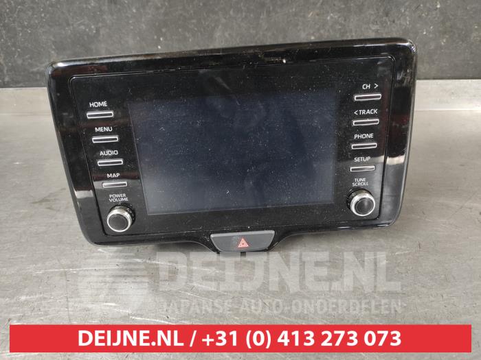 Używane Radio Toyota Yaris IV (P21/PA1/PH1) 1.5 12V Hybrid 115 Cena na żądanie oferowane przez V.Deijne Jap.Auto-onderdelen BV