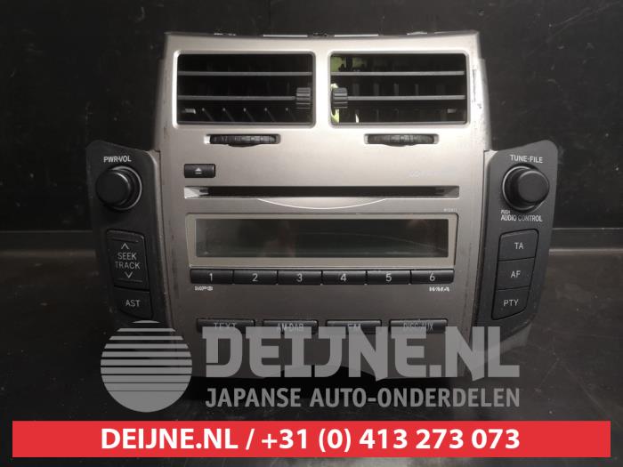 Używane Radio Toyota Yaris II (P9) 1.33 16V Dual VVT-I Cena na żądanie oferowane przez V.Deijne Jap.Auto-onderdelen BV