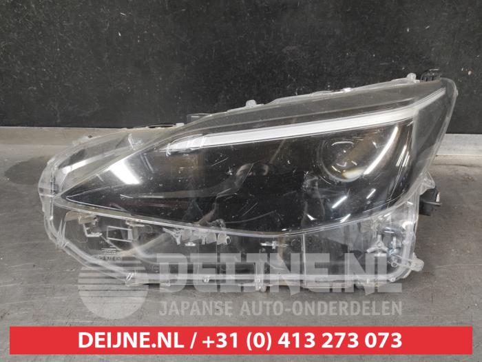 Używane Reflektor lewy Toyota Yaris Cross (PB1/PJ1) 1.5 12V Hybrid 115 Cena € 254,43 Procedura marży oferowane przez V.Deijne Jap.Auto-onderdelen BV