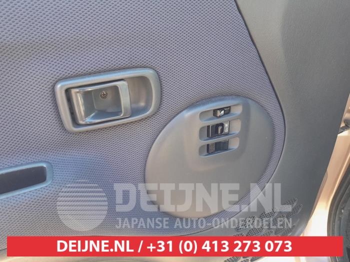 Usados Interruptor combinado de ventanillas Daihatsu Terios (J1) 1.3 16V DVVT 4x2 Precio de solicitud ofrecido por V.Deijne Jap.Auto-onderdelen BV