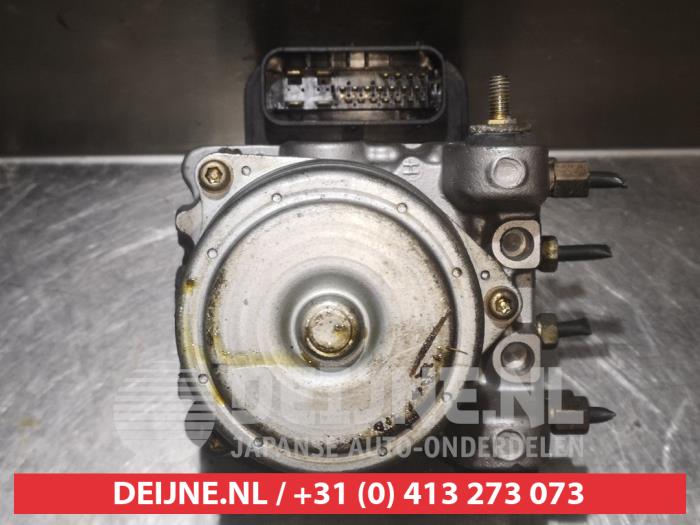 Usagé Pompe ABS Honda S2000 (AP1) 2.0 16V VTEC Prix € 100,00 Règlement à la marge proposé par V.Deijne Jap.Auto-onderdelen BV