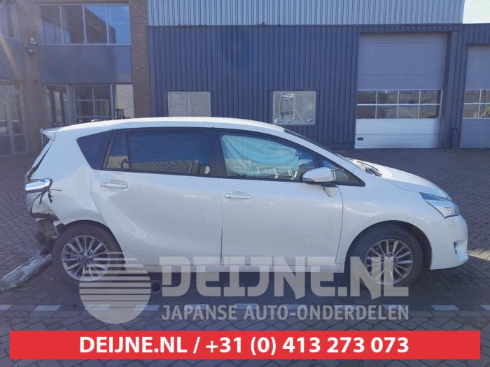 Usados Ventanilla triangular derecha detrás Toyota Verso 1.6 16V VVT-i Precio de solicitud ofrecido por V.Deijne Jap.Auto-onderdelen BV