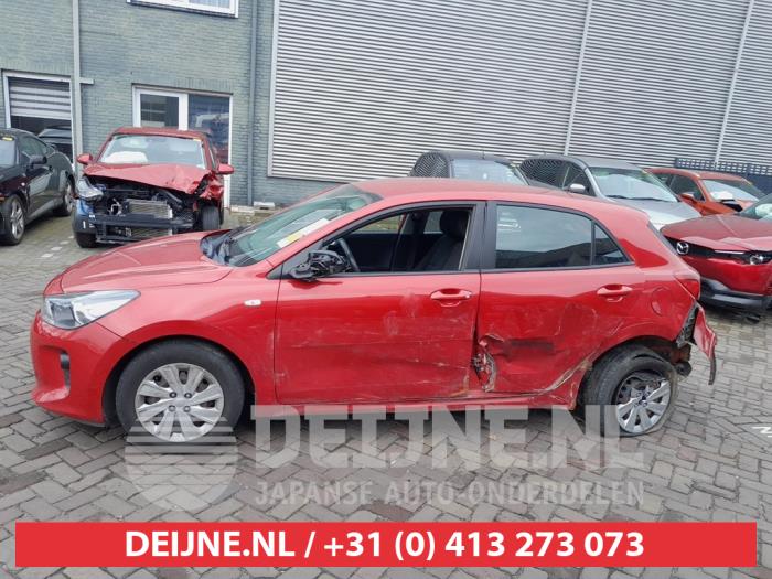 Usados Ventanilla triangular izquierda detrás Kia Rio IV (YB) 1.2 MPI 16V Precio de solicitud ofrecido por V.Deijne Jap.Auto-onderdelen BV