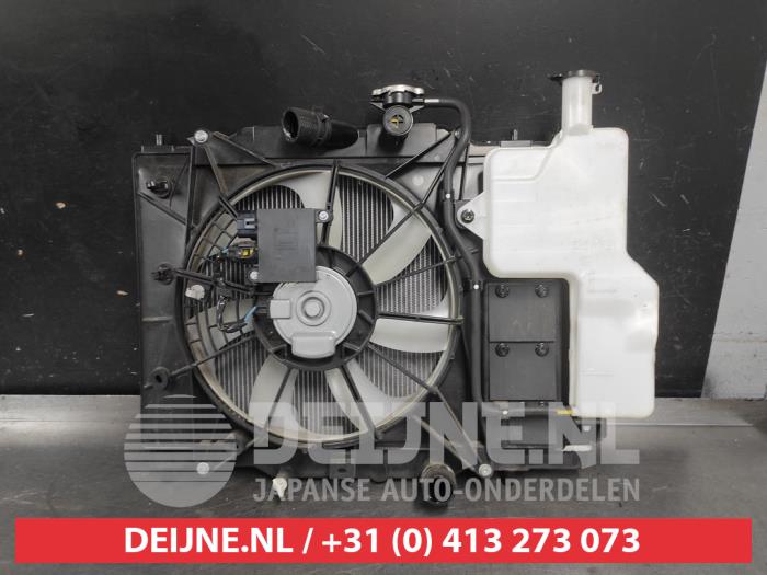 Used Radiator Mazda CX-3 (DJ/DK) 2.0 SkyActiv-G 120 Price on request offered by V.Deijne Jap.Auto-onderdelen BV