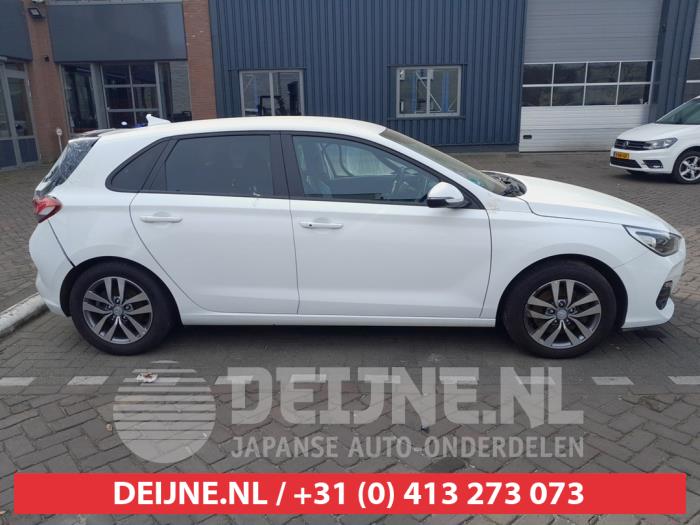 Usados Ventanilla triangular derecha detrás Hyundai i30 (PDEB5/PDEBB/PDEBD/PDEBE) 1.0 T-GDI 12V Hybrid 48V Precio de solicitud ofrecido por V.Deijne Jap.Auto-onderdelen BV