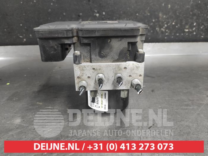 Begagnade ABS-pump Mazda 5 (CWA9) 2.0i 16V Pris på förfrågan erbjuds av V.Deijne Jap.Auto-onderdelen BV